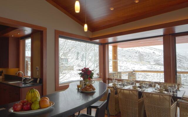 Aman Springs - Four Bedroom Home