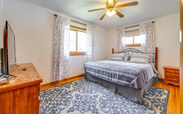 Pet-friendly Waterloo Abode w/ Deck!