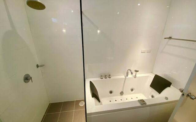 A2-stunning Seaview 4brs3baths Duplex Karon City