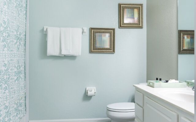 Casa Magnolias Deluxe 3 Bedroom Condo by RedAwning