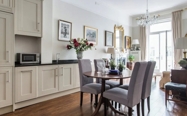Harcourt Terrace II by Onefinestay