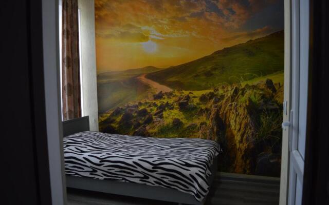 L&V House With Balcony