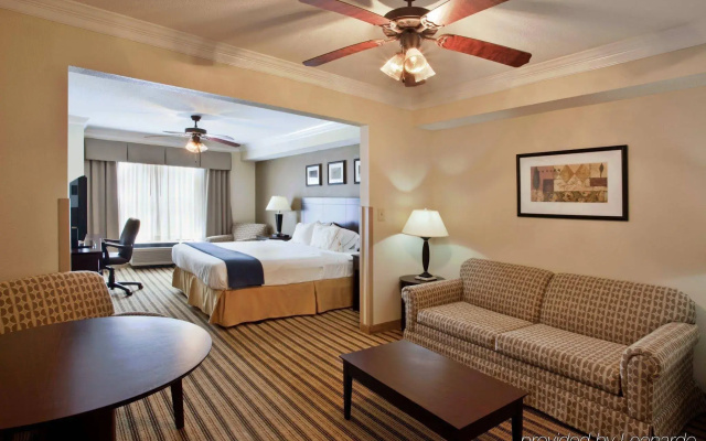 Holiday Inn Express & Suites Byron by IHG