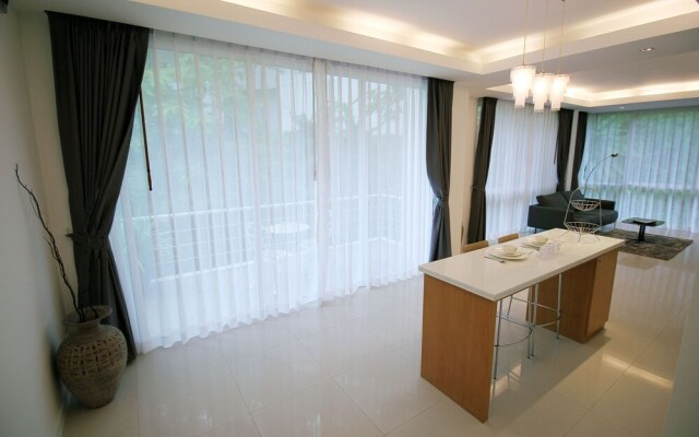 The Trees Hillside Apartment