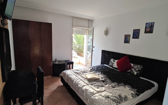 Merry Studio Hotel