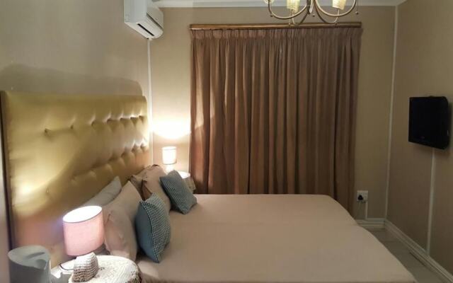 Savoy Lodge - Standard Double Room 7