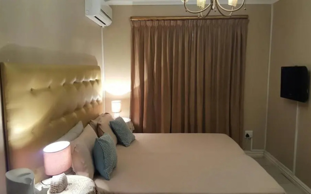 Savoy Lodge With Breakfast Included - Nice Standard Double Room 4