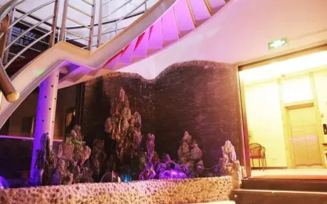 Huangmei Haotai Business Hotel