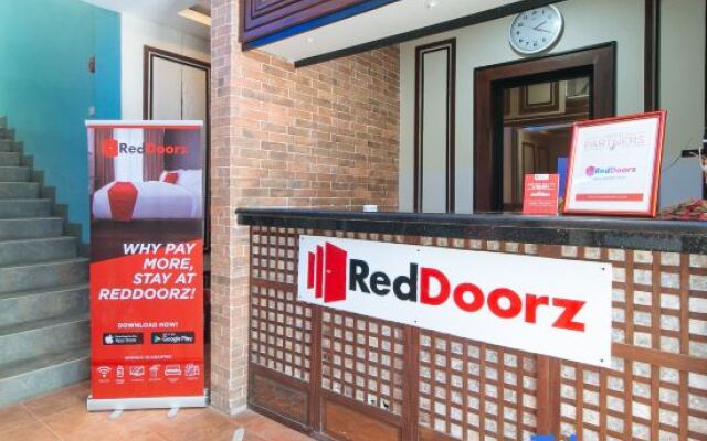 RedDoorz @ Isabelita Hotel Tuguegarao City