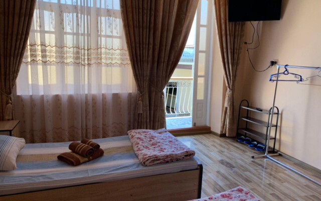 Zuxro Guesthouse