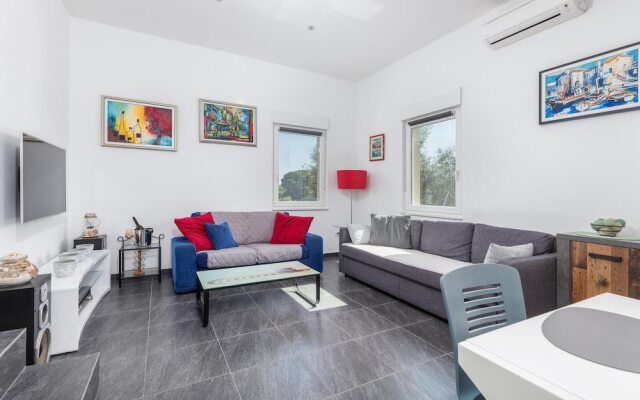 Amazing Home in Valbandon With Jacuzzi, Wifi and 3 Bedrooms