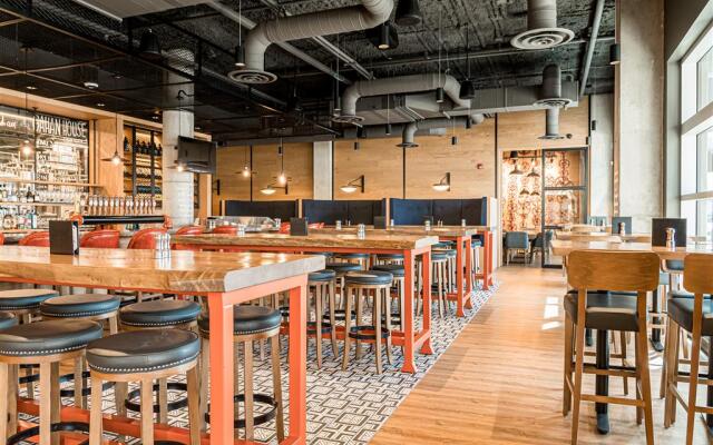 Canvas Moncton, Tapestry Collection by Hilton