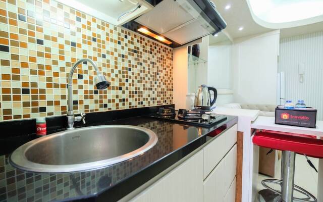 Comfy 2BR Bassura City Apartment Near Bassura Mall