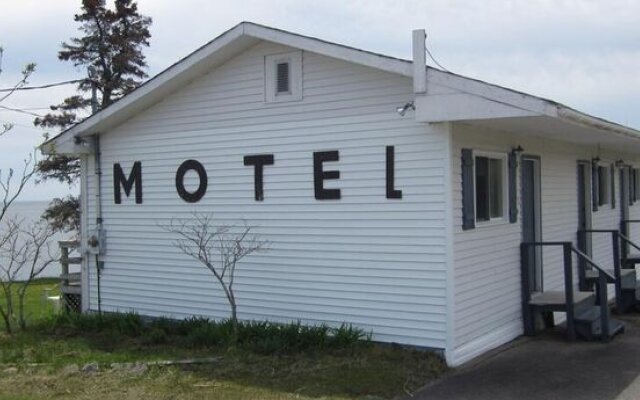 Baybreeze Restaurant and Motel