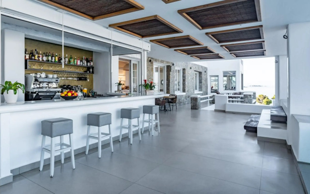 Manoulas Beach Mykonos Resort