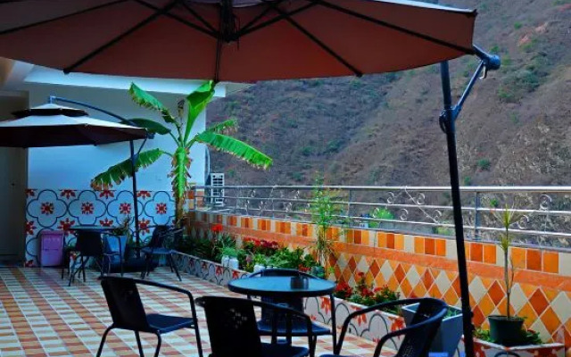 Luding Sihaiyijia Boutique Hotel (Luding Bridge)