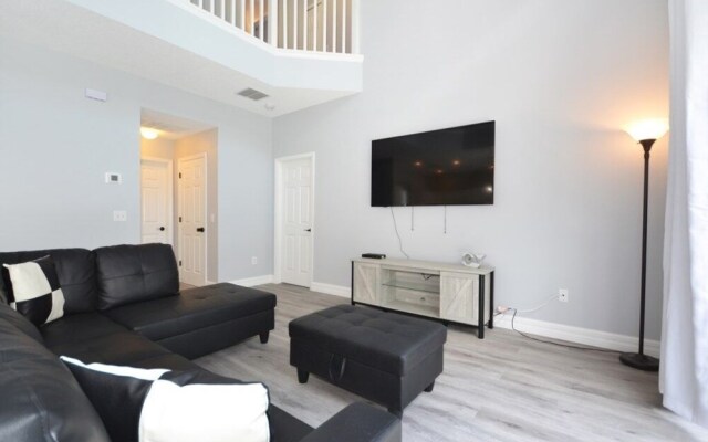 Hideaway Dream 6 Bedroom Home by RedAwning