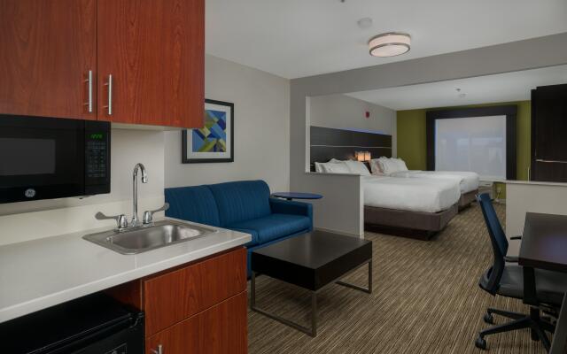 Holiday Inn Express & Suites Lawrence, an IHG Hotel