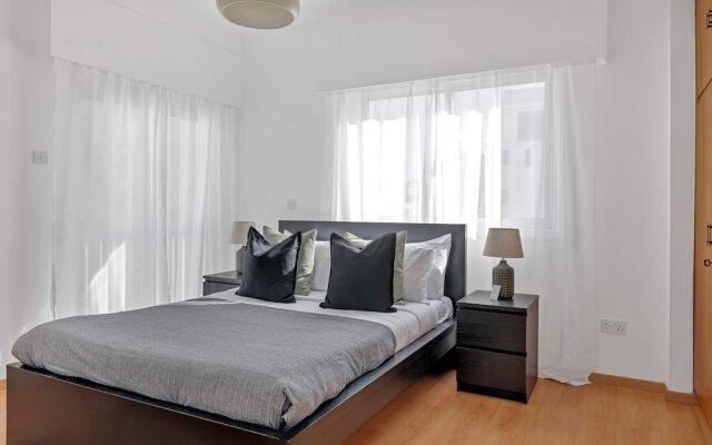 Phaedrus Living: Romanou Modern City Center Flat