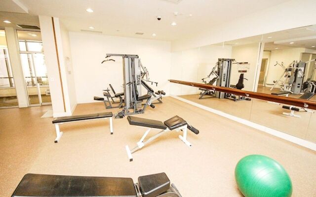 Sarkar Suites - 3880 Duke of York Blvd