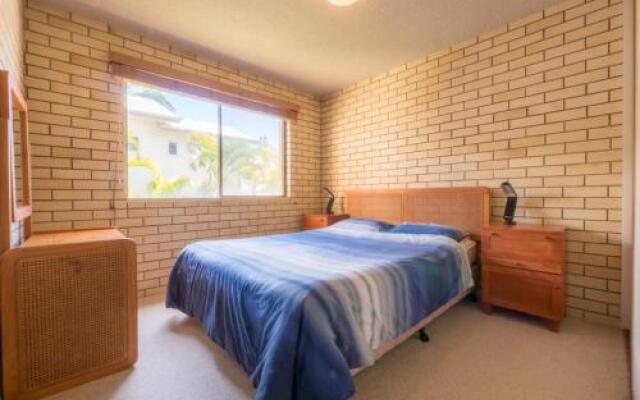 Golden Shores Unit 3, 21 Landsborough Parade