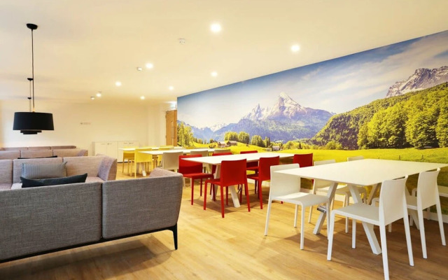 Studio for STUDENTS-NEWCASTLE UNDERLYME
