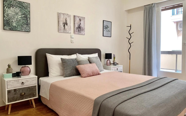 Nadia's apartment , Athens