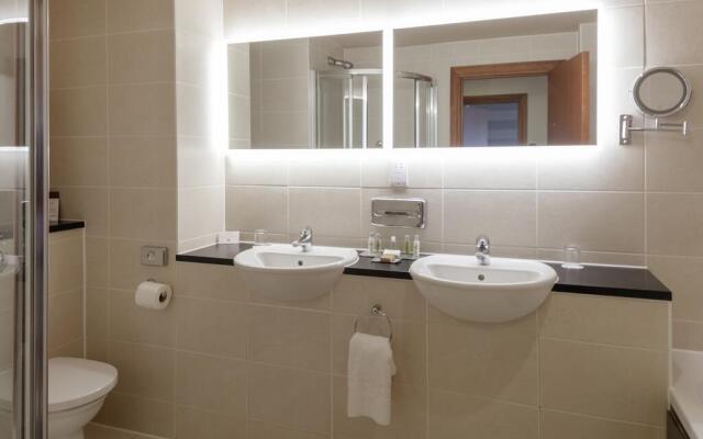 Отель The Cambridge Belfry