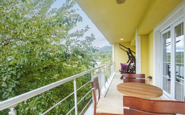 Peaceful Flat With Balcony in Kartepe