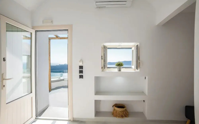 Cliff Aura Suites