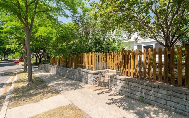 Linden Hills Luxury Charmer