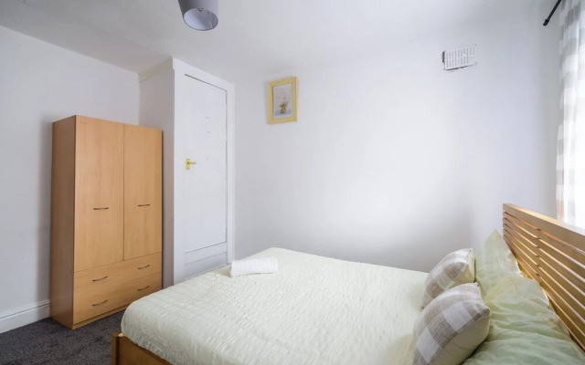 Heart of Blackpool - Sleeps 10 - Parking