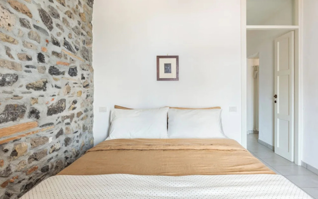 Lake View Terrace Apartment by Rent all Como