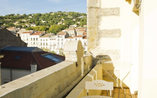 Georges Hostel & Café