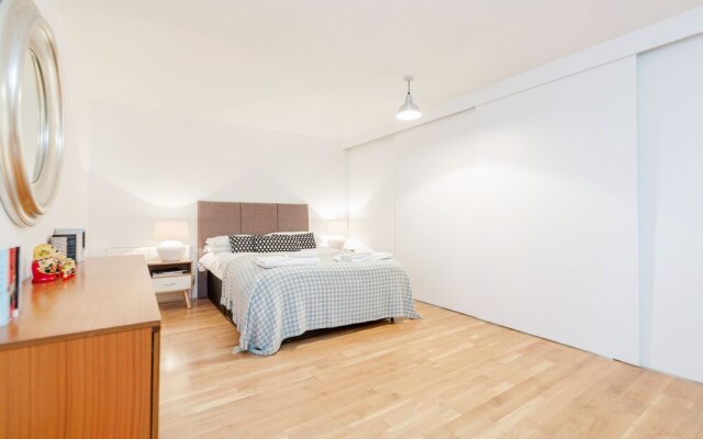 The Bateman's Shoreditch 2 Bed Flat by BaseToGo