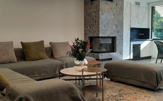 Sandy's Superior Suite