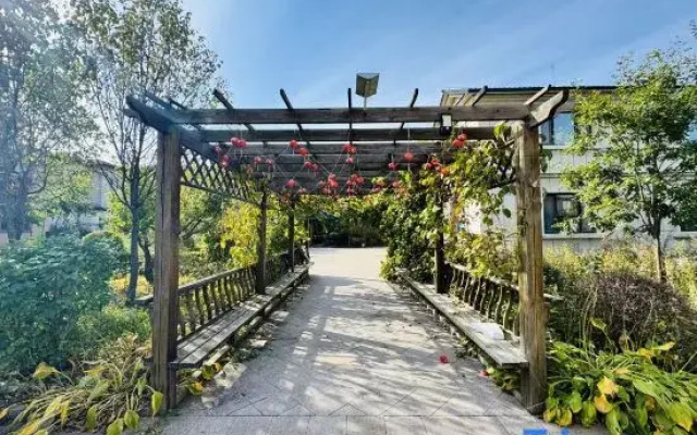Yabuli Tingxue Xiaozhu Skiing Wenquan Villa