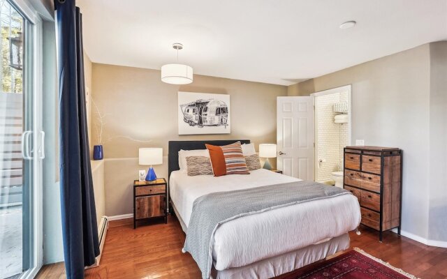 Park Forest  4 Bedroom Home by RedAwning