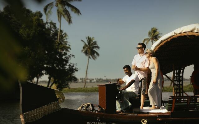 Spice Coast Cruises CGH Earth-Houseboat