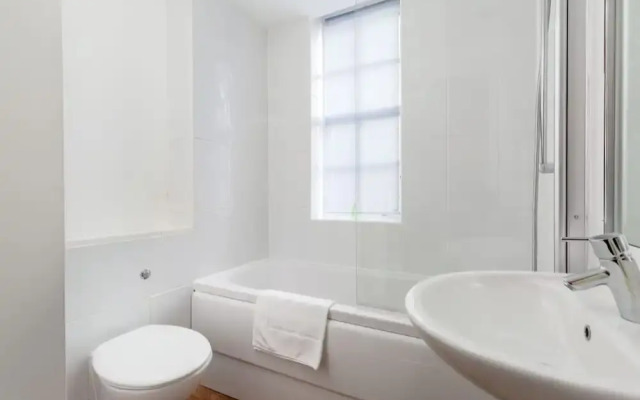 Silver Lining - Grassmarket Apartments