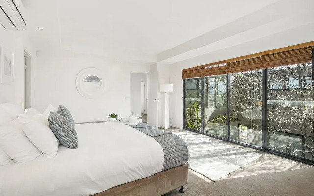 11 Glen Eagles Close