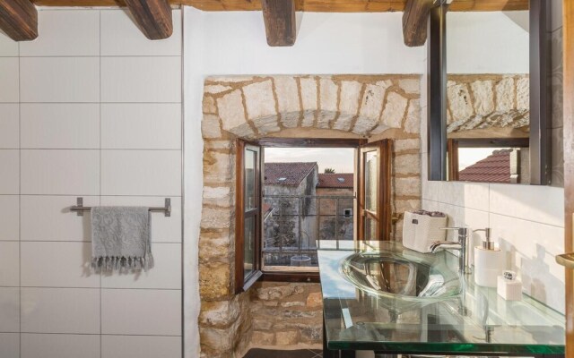 Beautiful Home in Kanfanar With Jacuzzi, Wifi and 7 Bedrooms