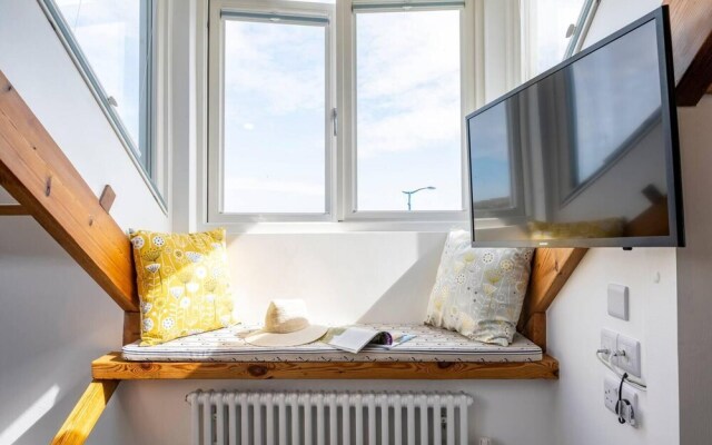 Luxurious 2 Bedroom Apartment With Estuary View