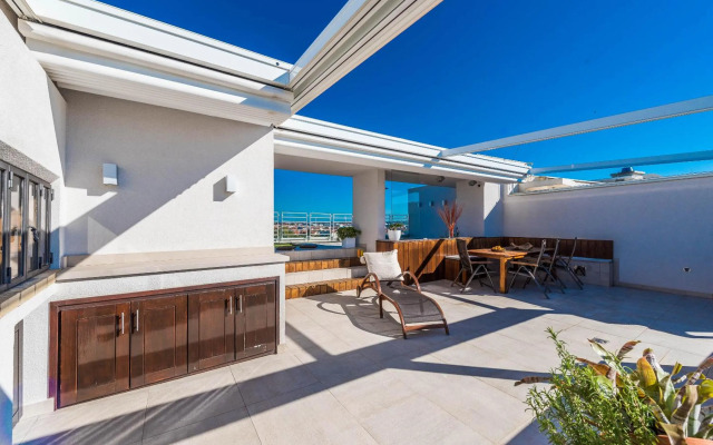 Penthouse with roof terrace