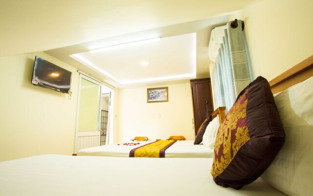 Riverside Pottery Village