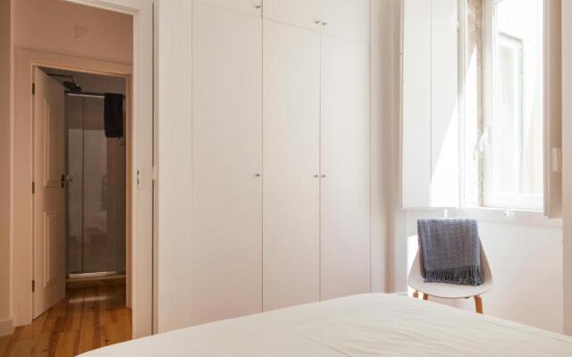 Cozy 1St Floor Flat Central Chiado District With Balconies And Ac 19Th Century Building