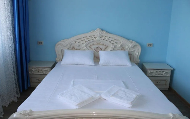 Paradise Hotel