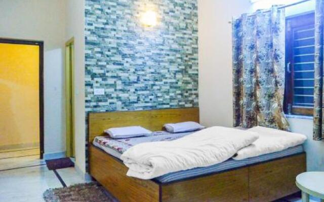 1 BR Guest house in Bhimtal, by GuestHouser (C01D)