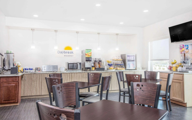 Days Inn by Wyndham Bryan