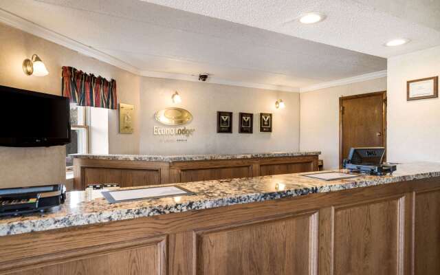 Econo Lodge Darien Lakes